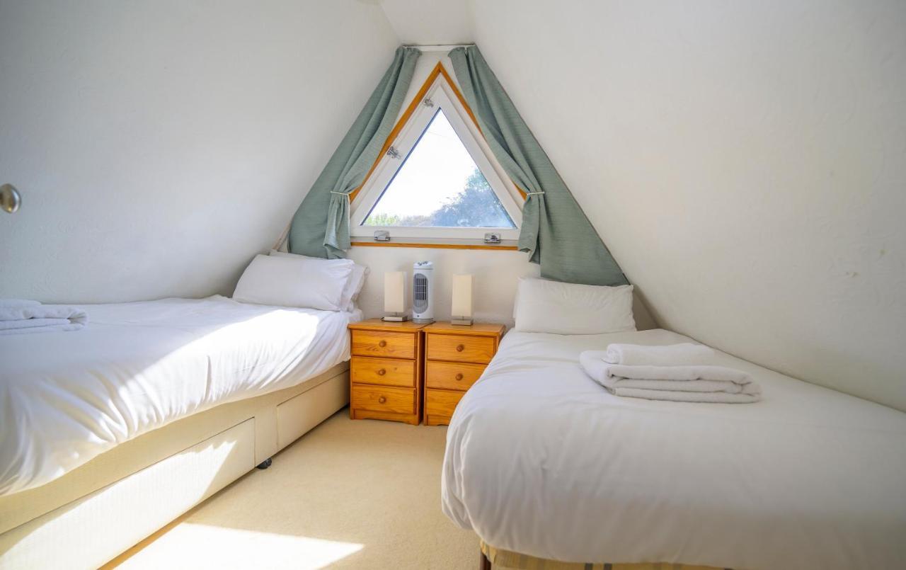 Escape To A Clifftop Chalet With Pool And Tennis Onsite - 1A Kingsdown Holiday Park Luaran gambar